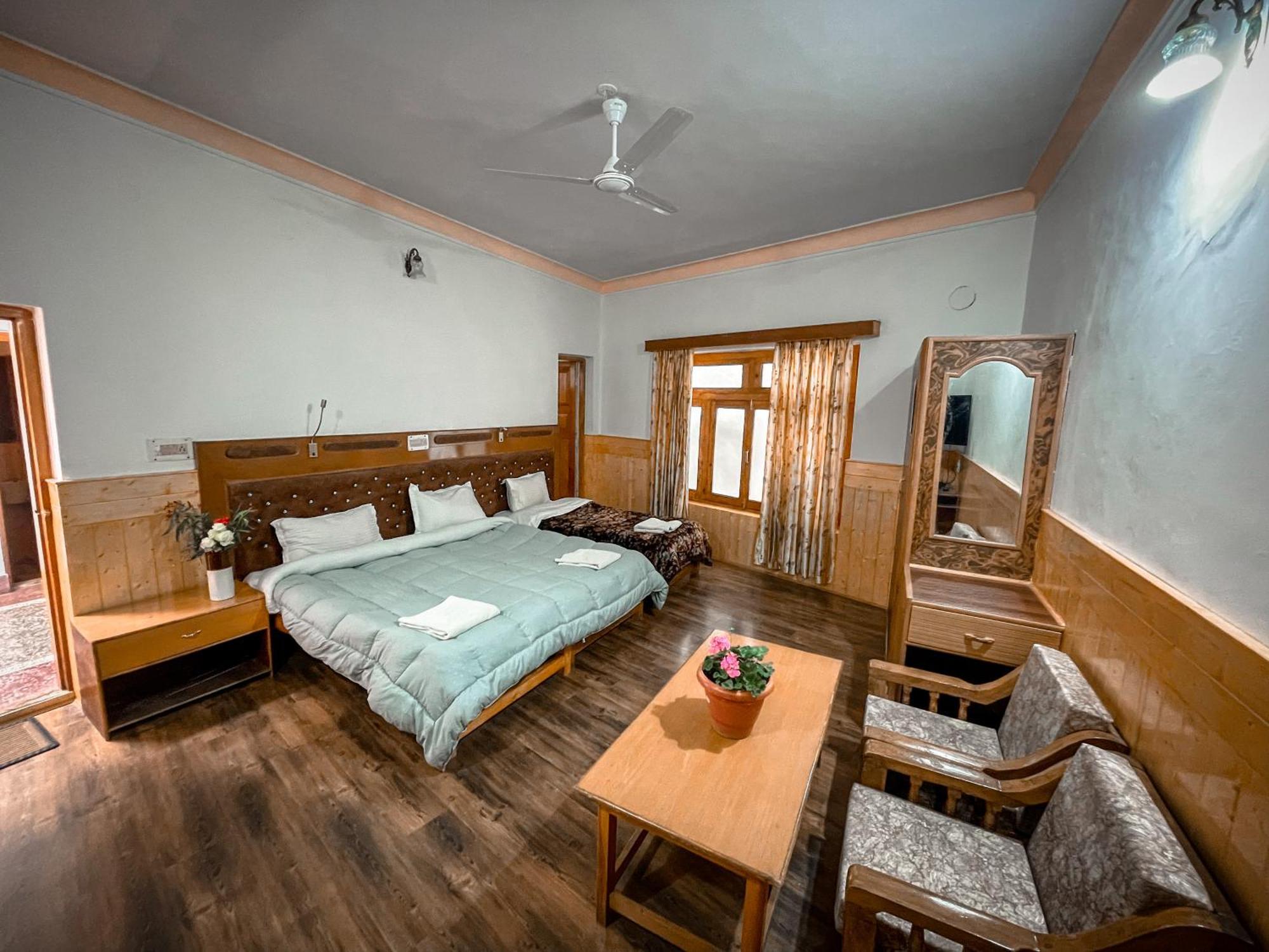 Hotel Shaynam Лех Екстериор снимка
