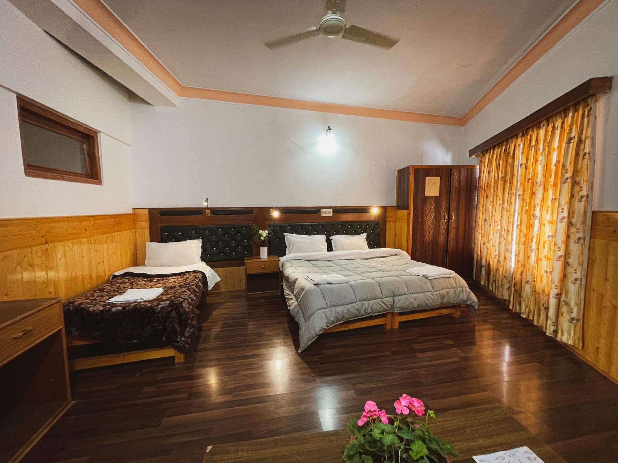 Hotel Shaynam Лех Екстериор снимка