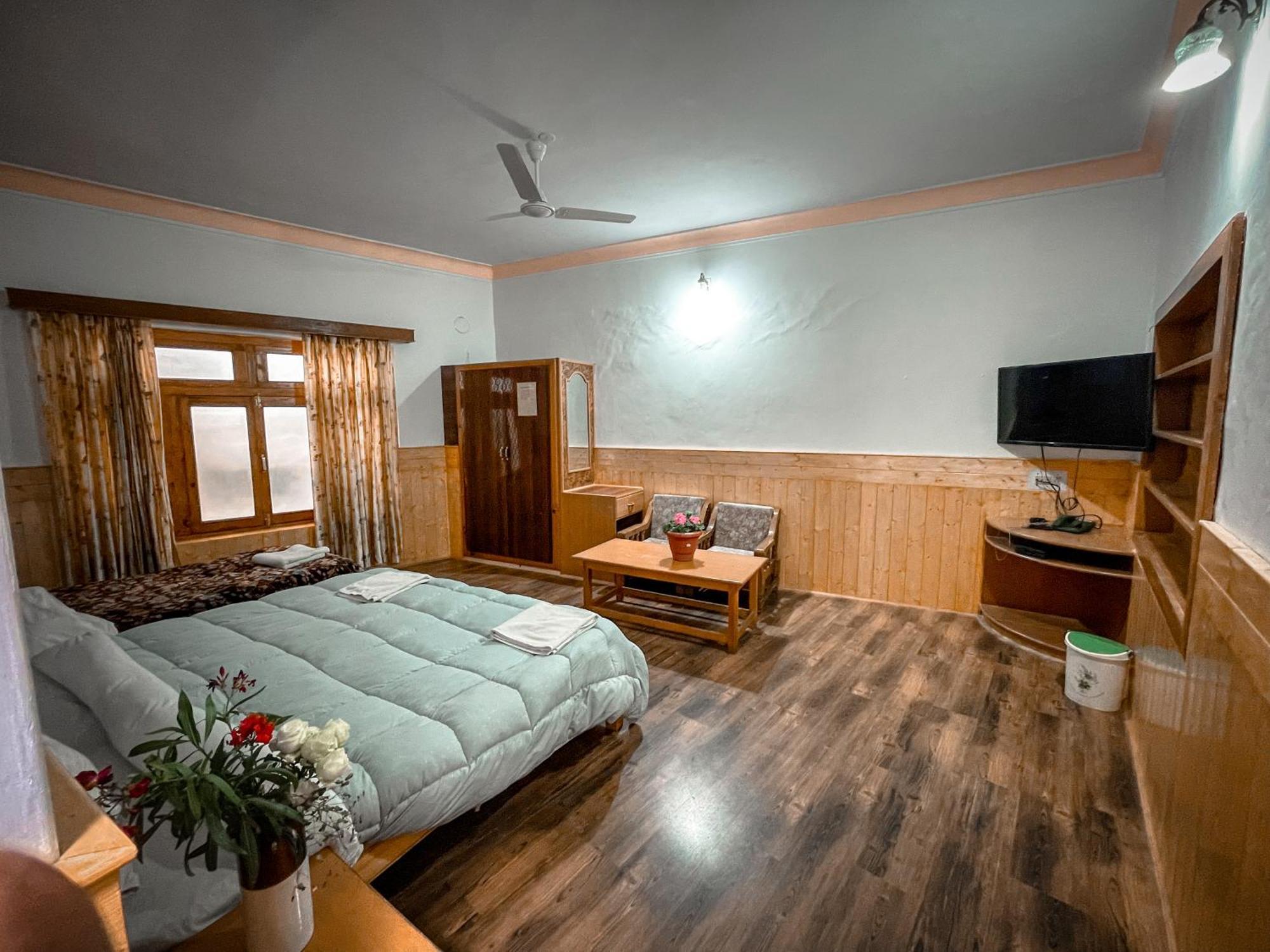 Hotel Shaynam Лех Екстериор снимка