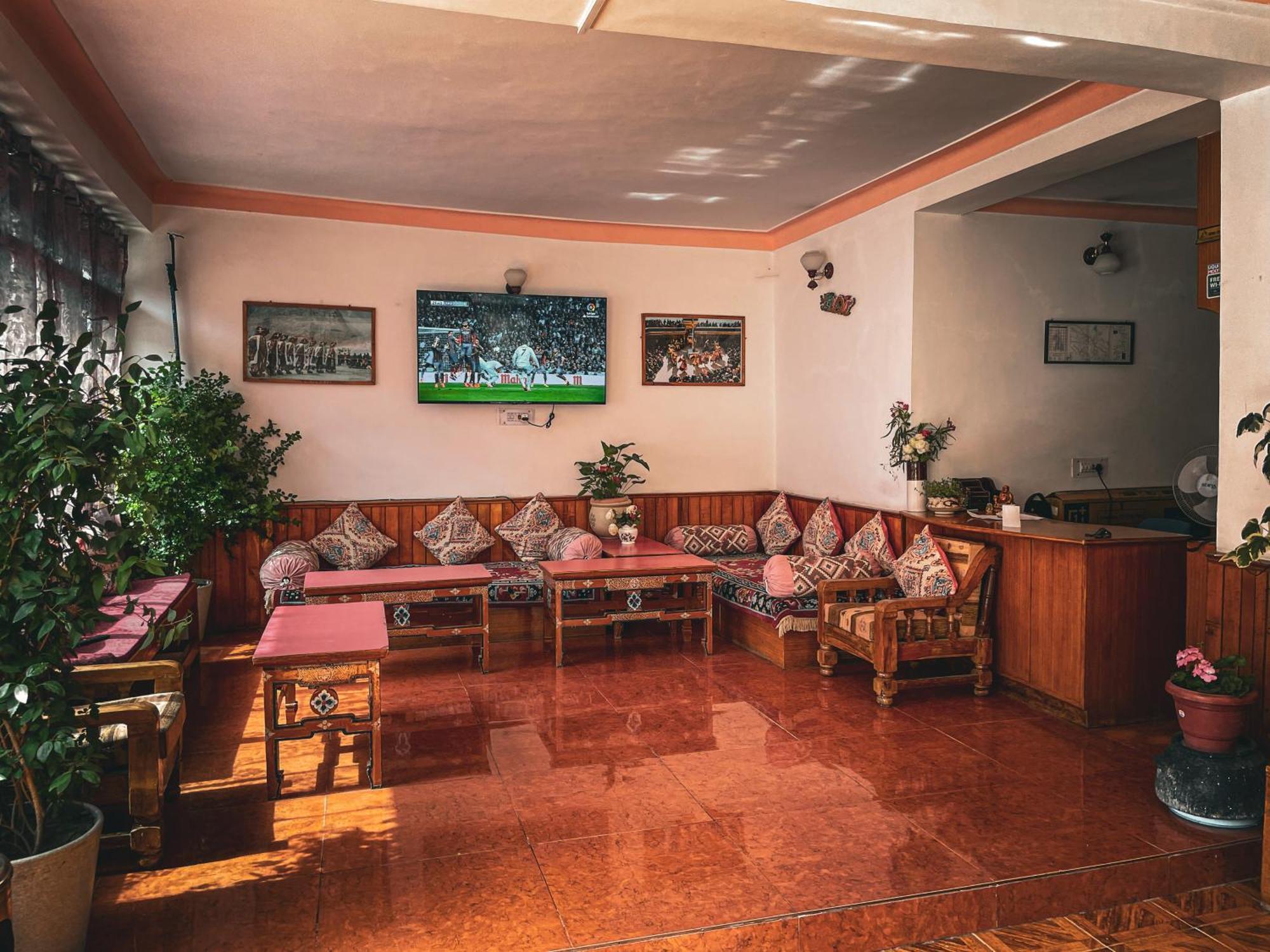 Hotel Shaynam Лех Екстериор снимка