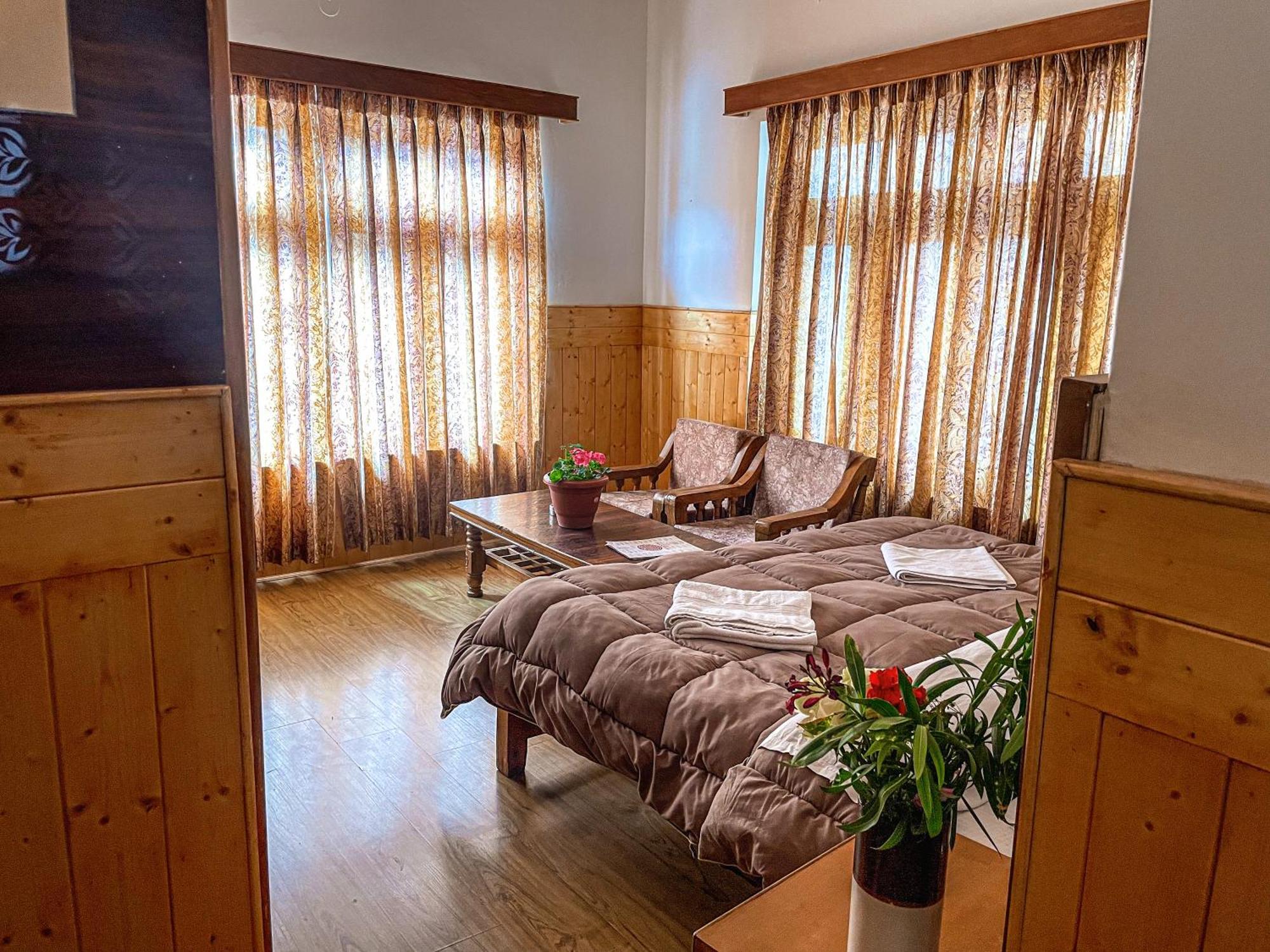 Hotel Shaynam Лех Екстериор снимка