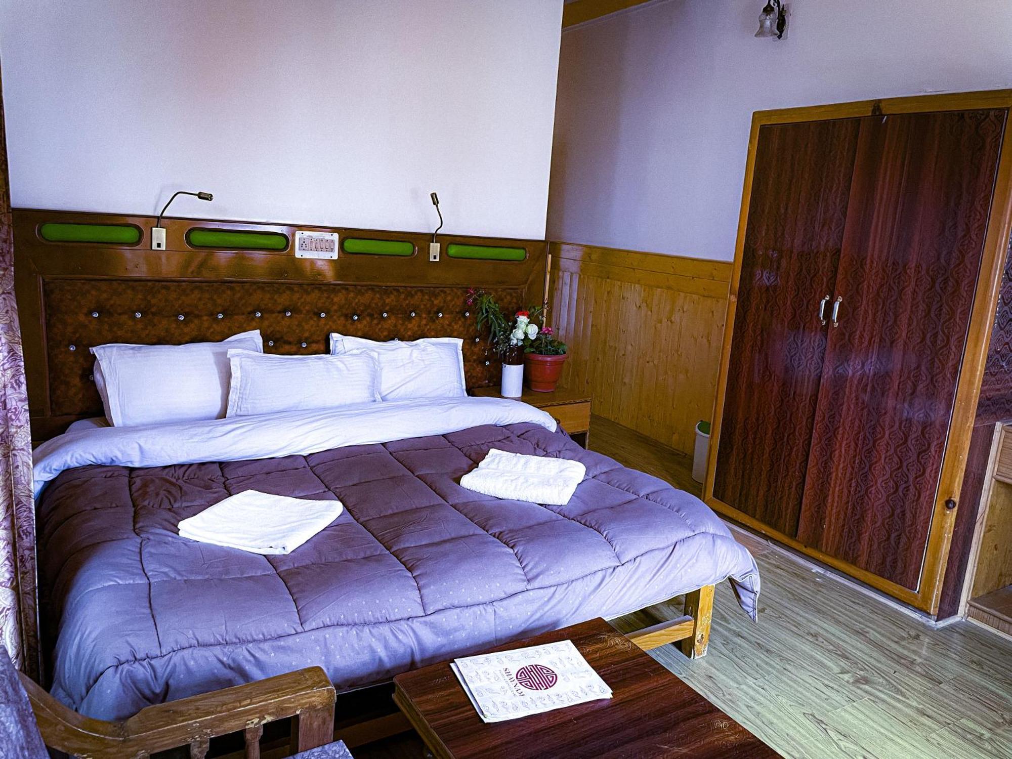 Hotel Shaynam Лех Екстериор снимка