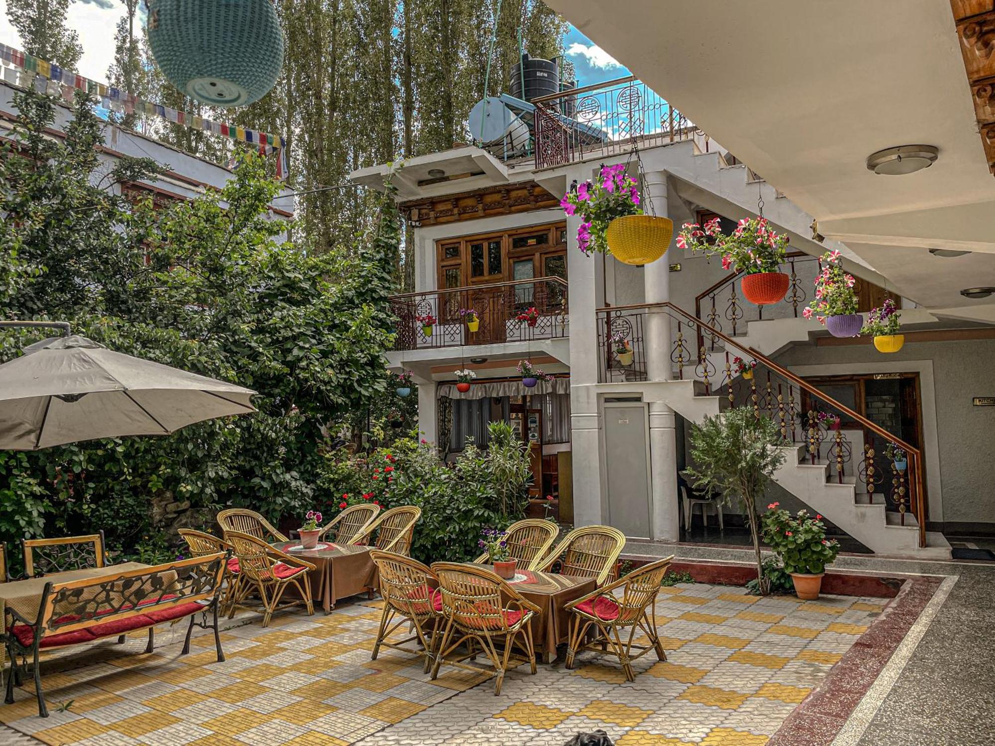 Hotel Shaynam Лех Екстериор снимка