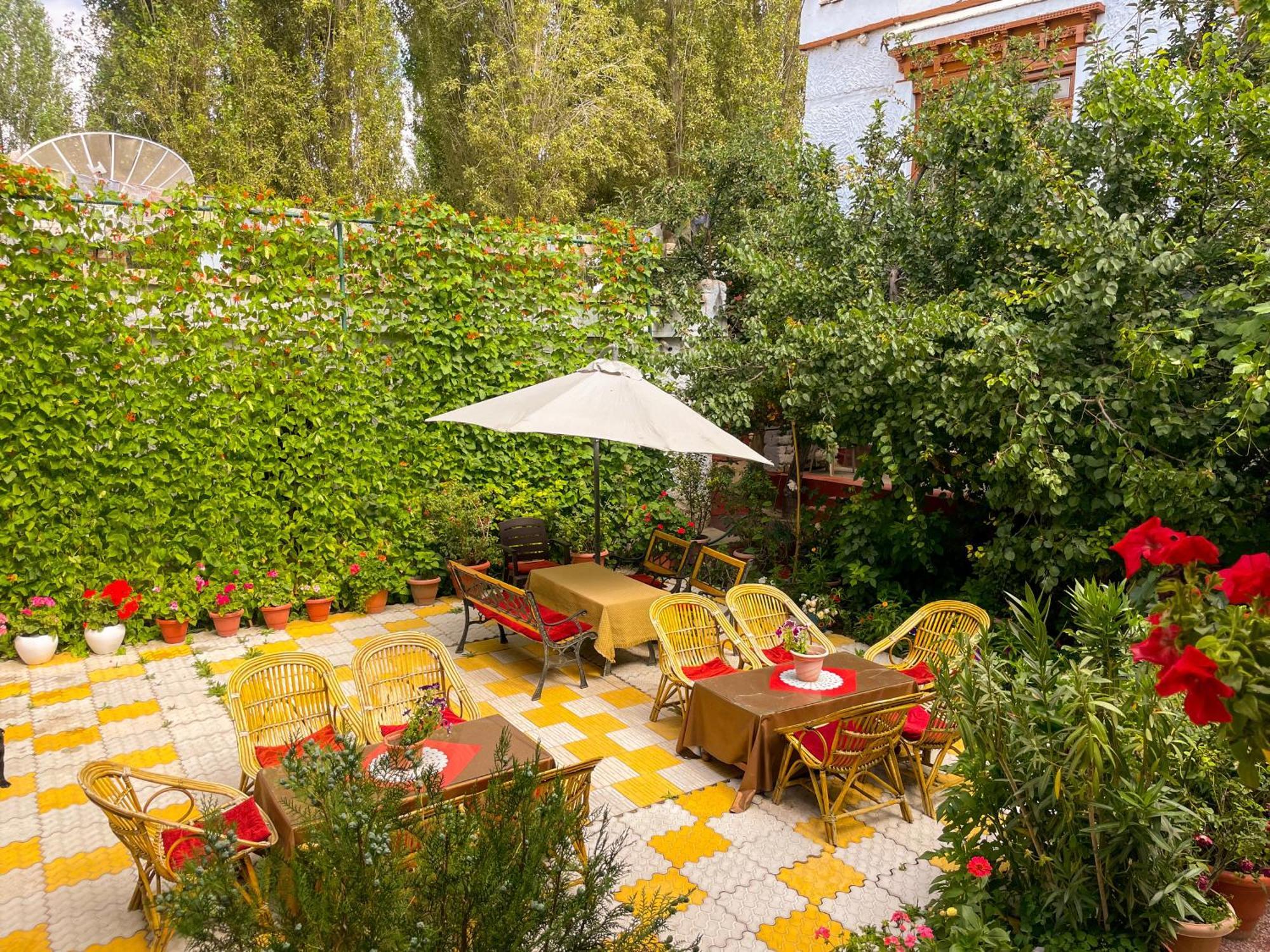 Hotel Shaynam Лех Екстериор снимка