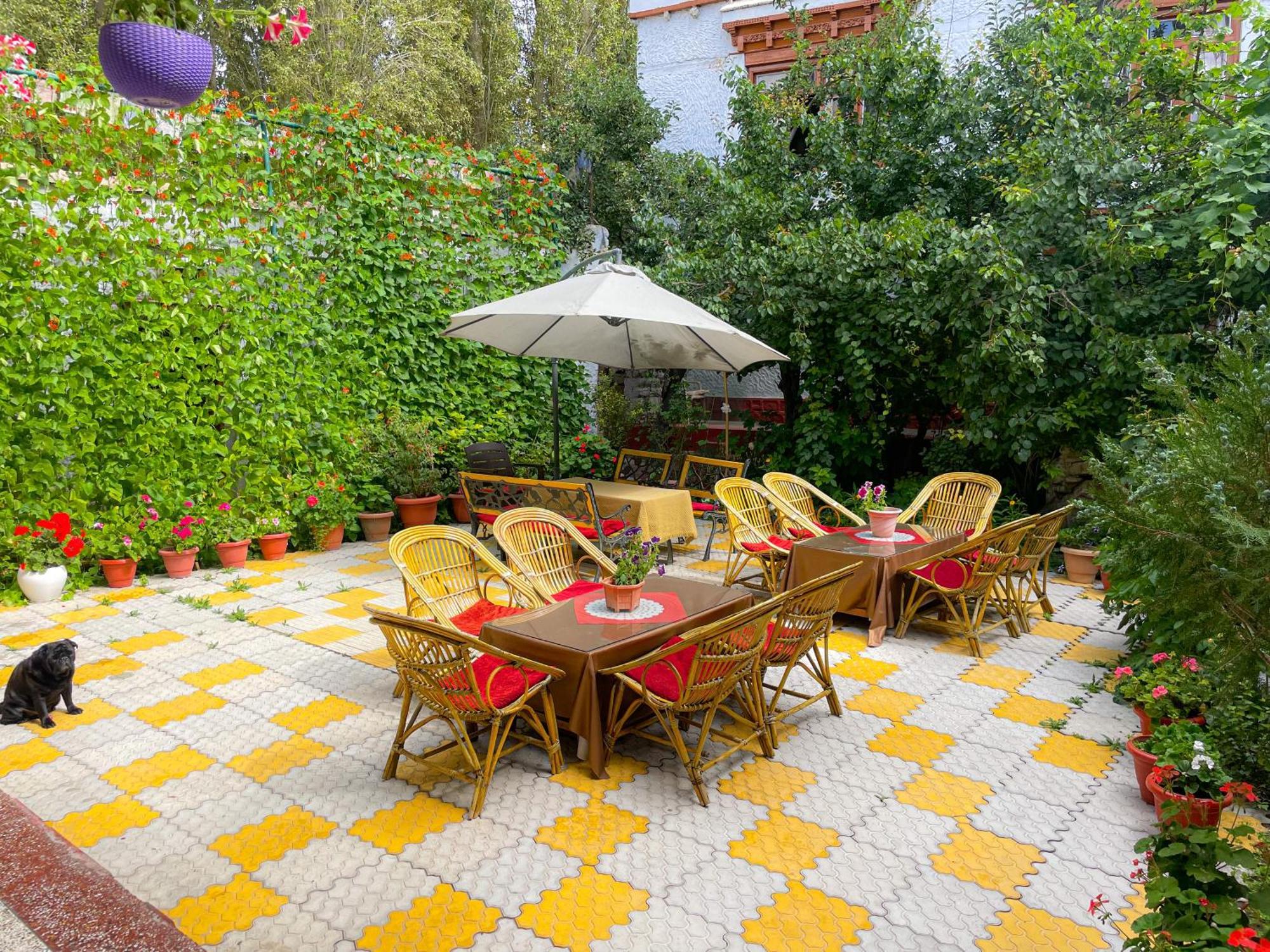 Hotel Shaynam Лех Екстериор снимка